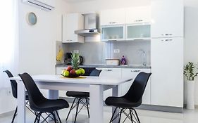 Petra Modern Apartment With Free Parking And Bbq