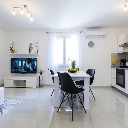 Petra Modern Apartment With Free Parking And Bbq Zadar Zewnętrze zdjęcie