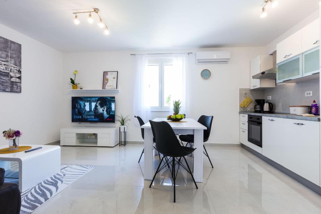 Petra Modern Apartment With Free Parking And Bbq Zadar Zewnętrze zdjęcie
