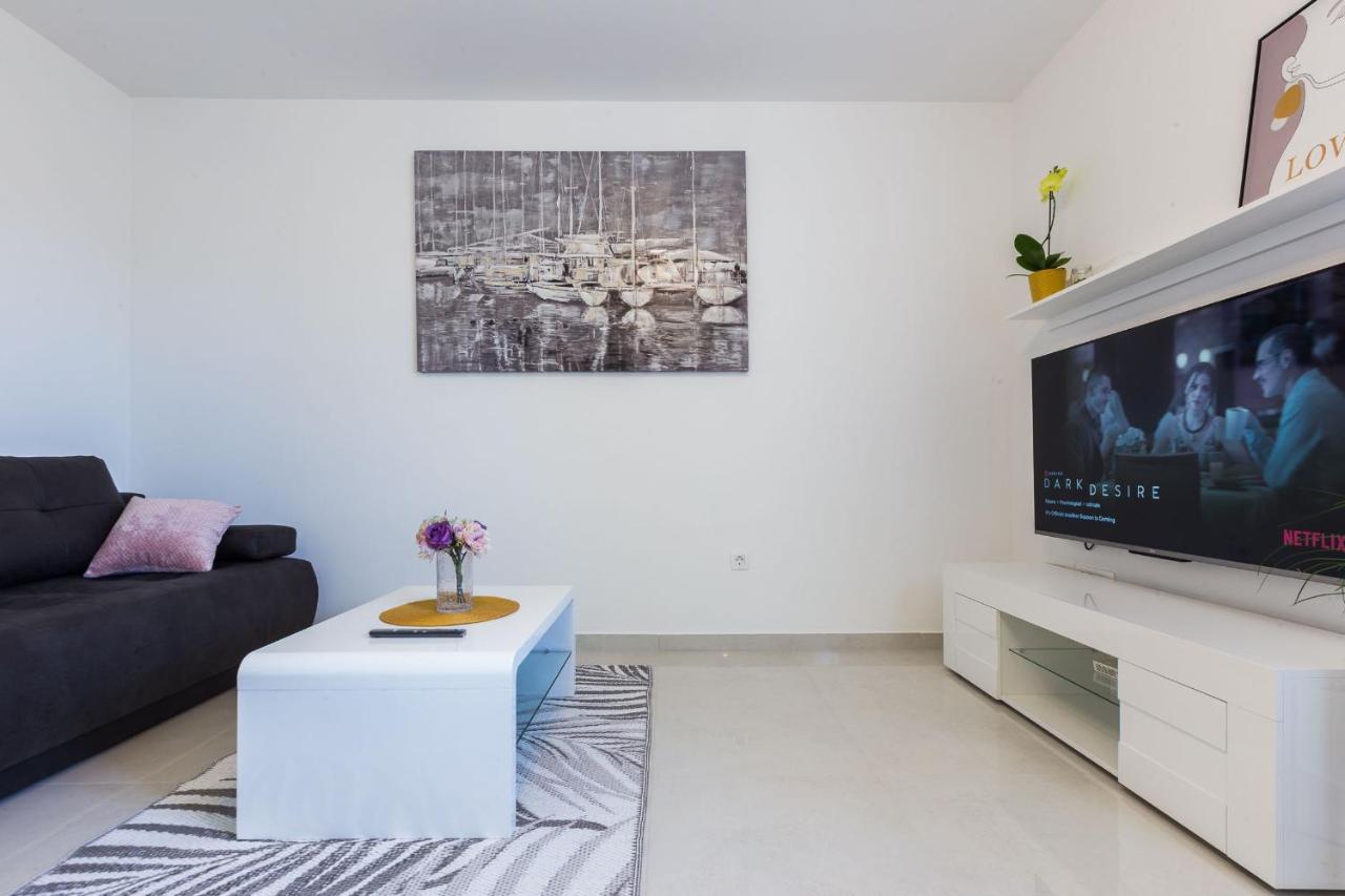Petra Modern Apartment With Free Parking And Bbq Zadar Zewnętrze zdjęcie