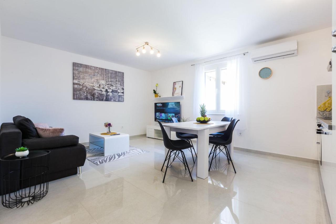 Petra Modern Apartment With Free Parking And Bbq Zadar Zewnętrze zdjęcie