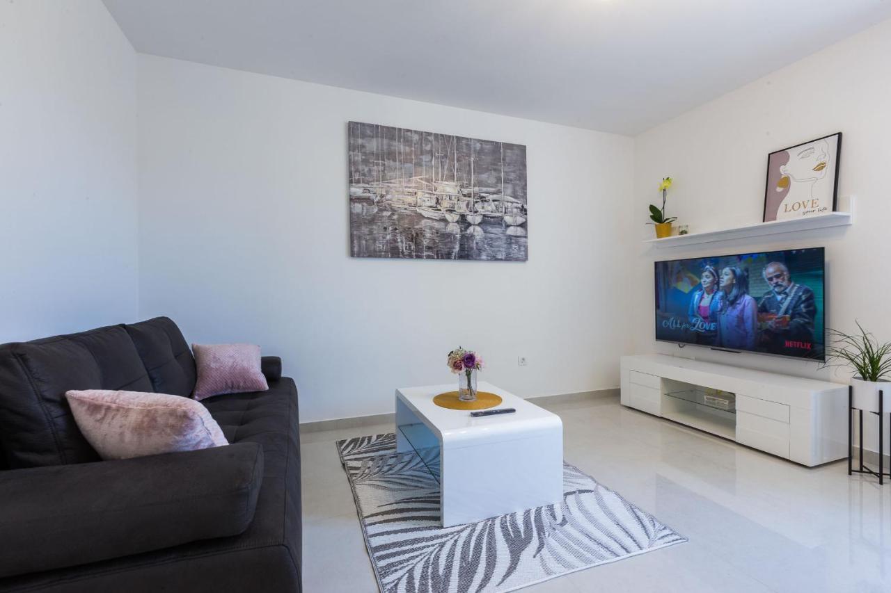 Petra Modern Apartment With Free Parking And Bbq Zadar Zewnętrze zdjęcie